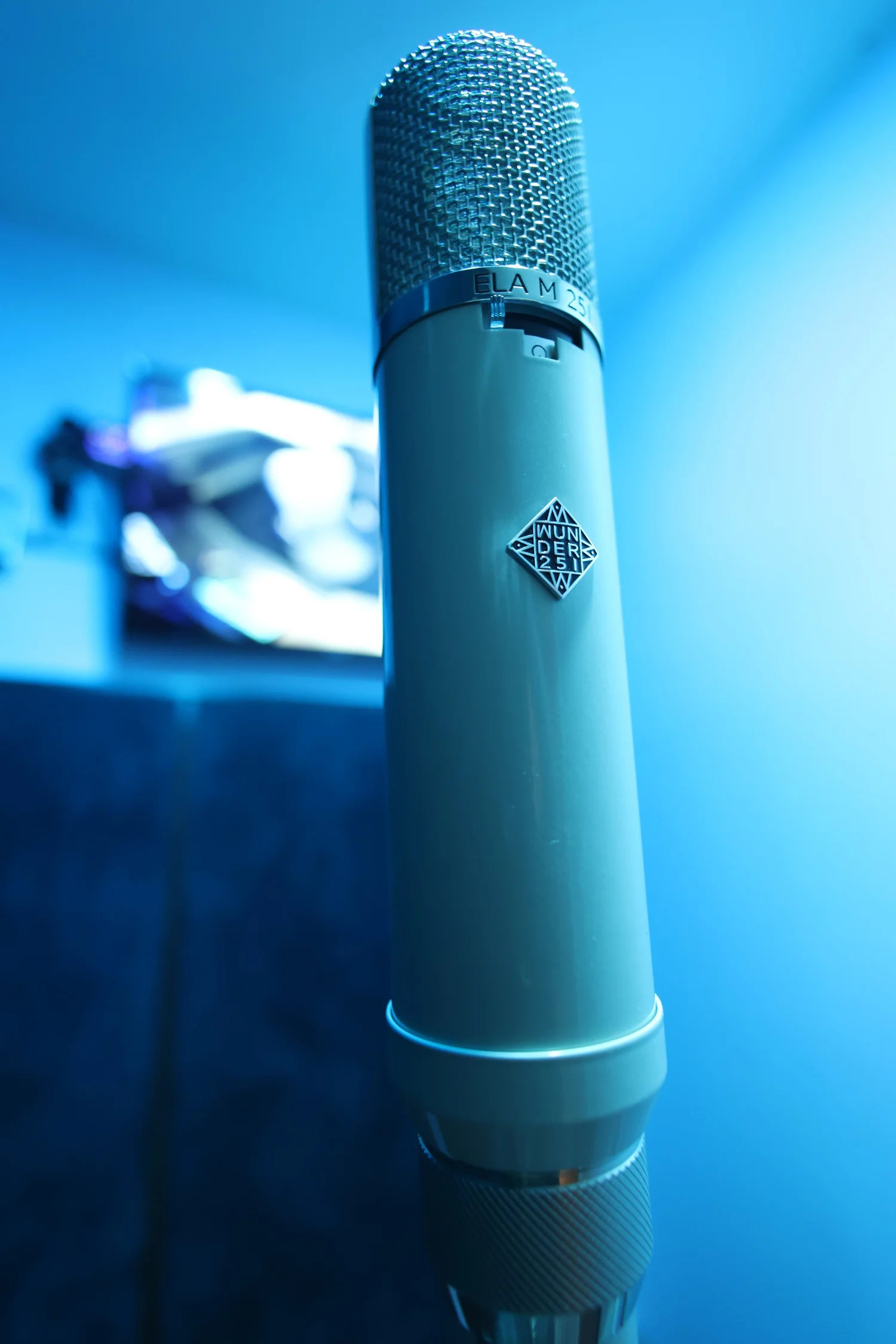ELA M 251 microphone